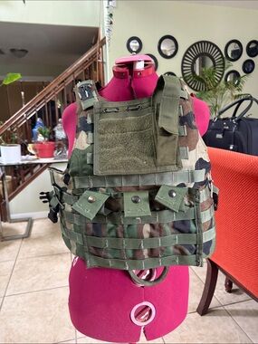 Tactical vest , classic M81 Woodland camouflage pattern. In excellent condition